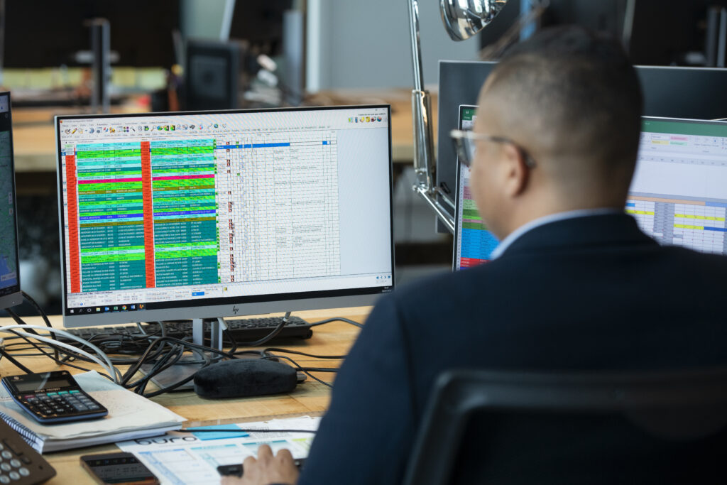 transport routier en France,secteur transport routier France,entreprise de transport en France,marché du transport routier,fragmentation du secteur transport,transport domestique France,souveraineté logistique,entreprise de transport structurée,conformité transport routier,responsabilité du donneur d’ordre,devoir de vigilance transport,flotte en propre,transport dédié sécurisé,partenaire transport fiable